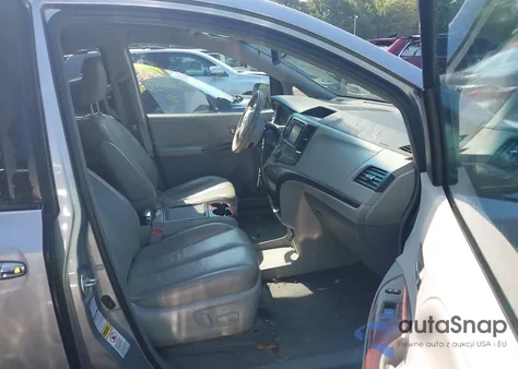 2014 Toyota Sienna Xle 7 Passenger z USA, uszkodzony, nr VIN 5TDDK3DC0ES087274